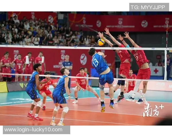 伊朗男排与泰国男排激战正酣争夺亚洲排球赛冠军荣耀